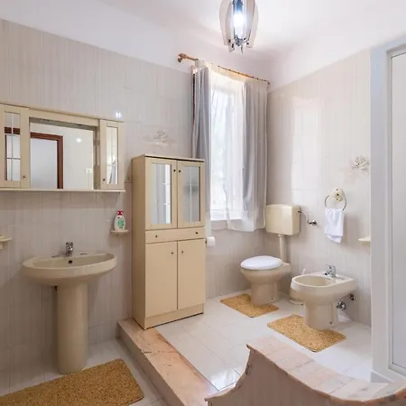 Lägenhet Casa Viola 1 Piano 100 Mt Dal Mare *