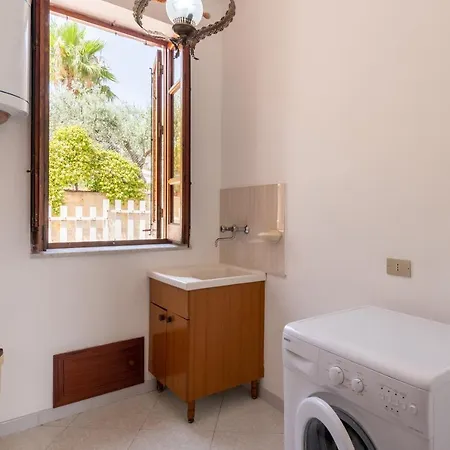 Casa Viola 1 Piano 100 Mt Dal Mare Lägenhet *